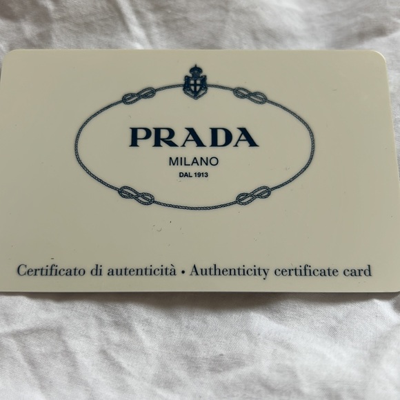 Over the shoulder Prada bag - Picture 4 of 13